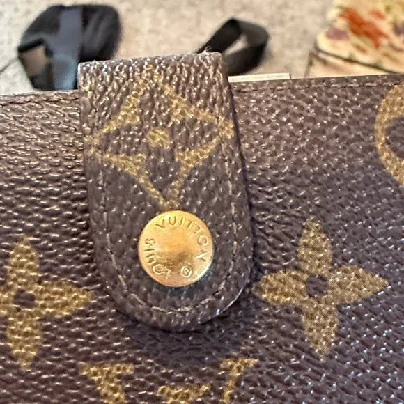 Louis Vuitton Dark Brown Monogram Wallet
Genuine Louis Vuitton - Picture 6 of 7